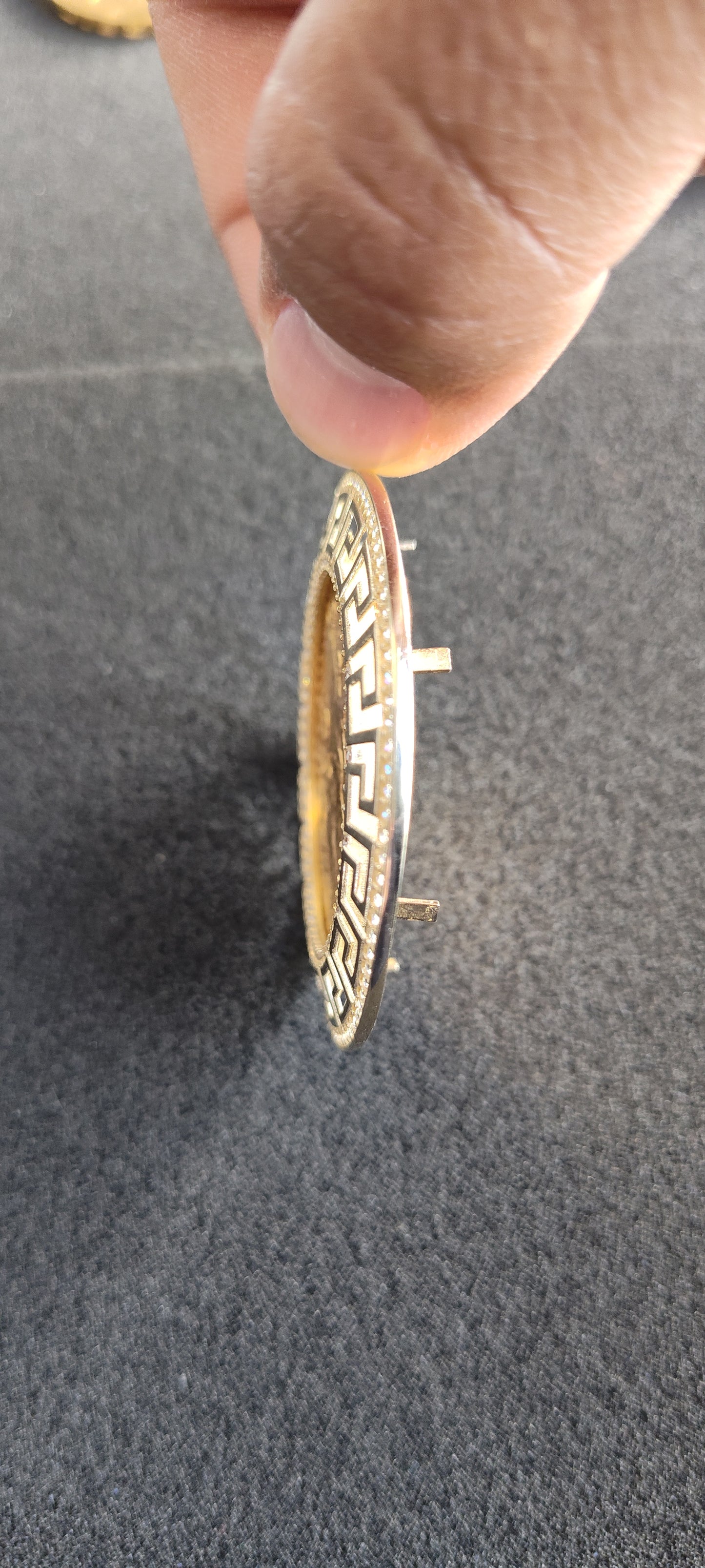 Centenario 22k (21.6k)1947 CZ Stone Greek Style Bezel.